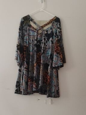 But Curvy 3x Vibrant Multicolor Paisley Print Top With Pockets